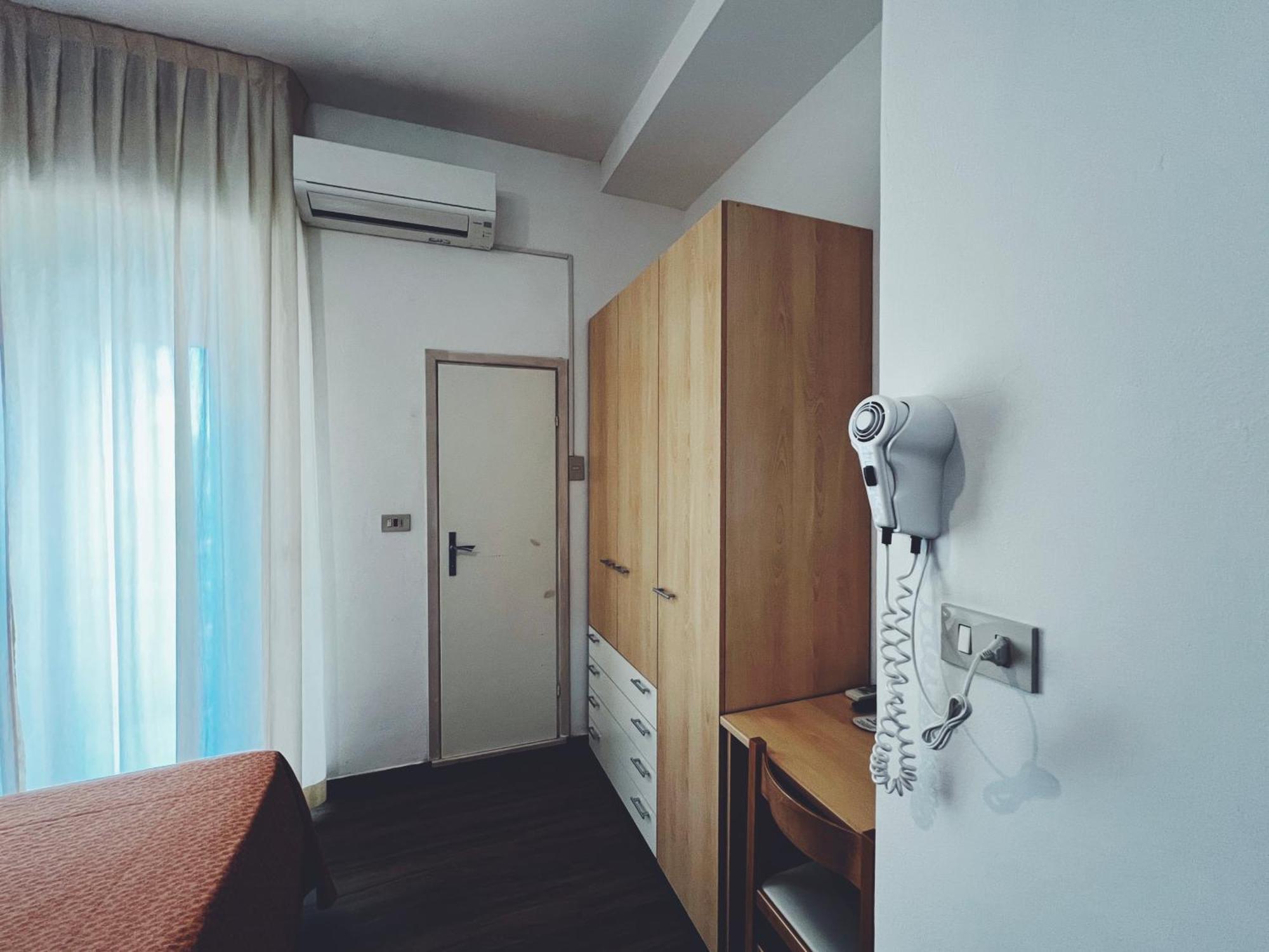 Hotel Ramona Rimini Buitenkant foto