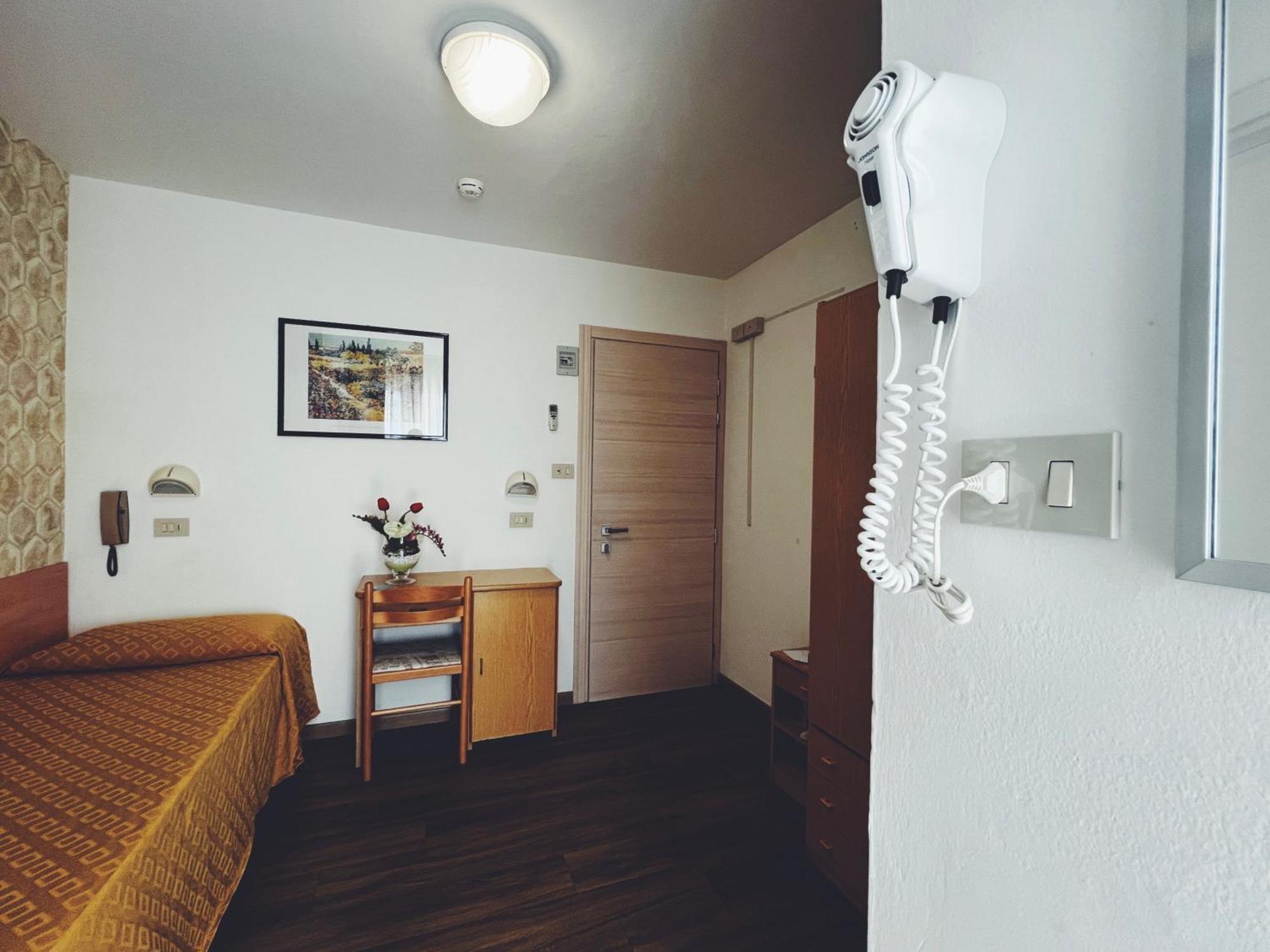 Hotel Ramona Rimini Buitenkant foto